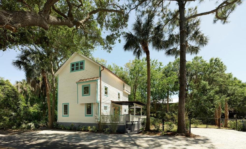 Folly Vacation 305 E Erie Fantastic Location